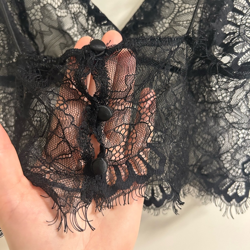 Lace top - Picture 3 of 4